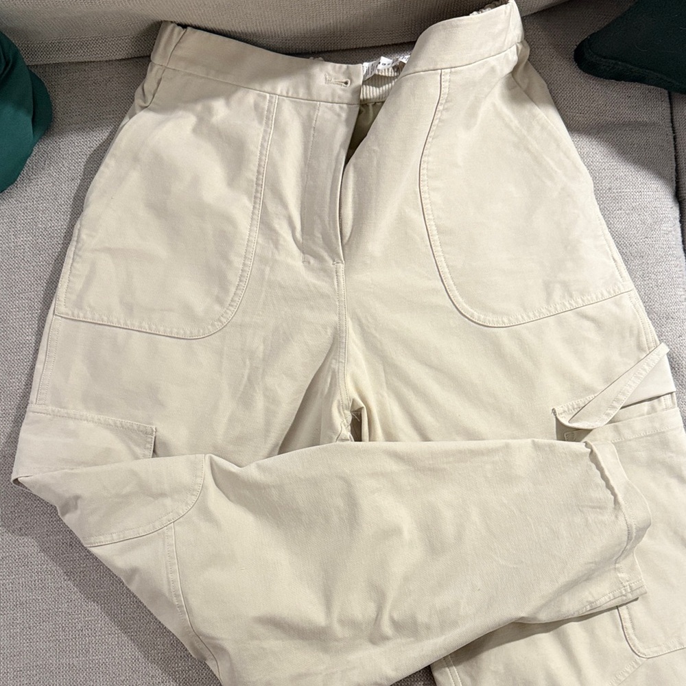 Lululemon Women’s Beige Cargo Pants
